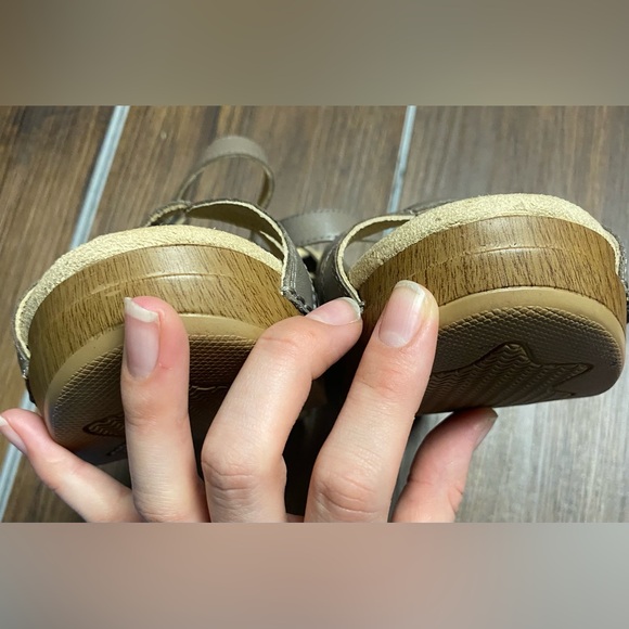 Dansko Women's Brown Leather Slingback Heel Sandals - Picture 4 of 7